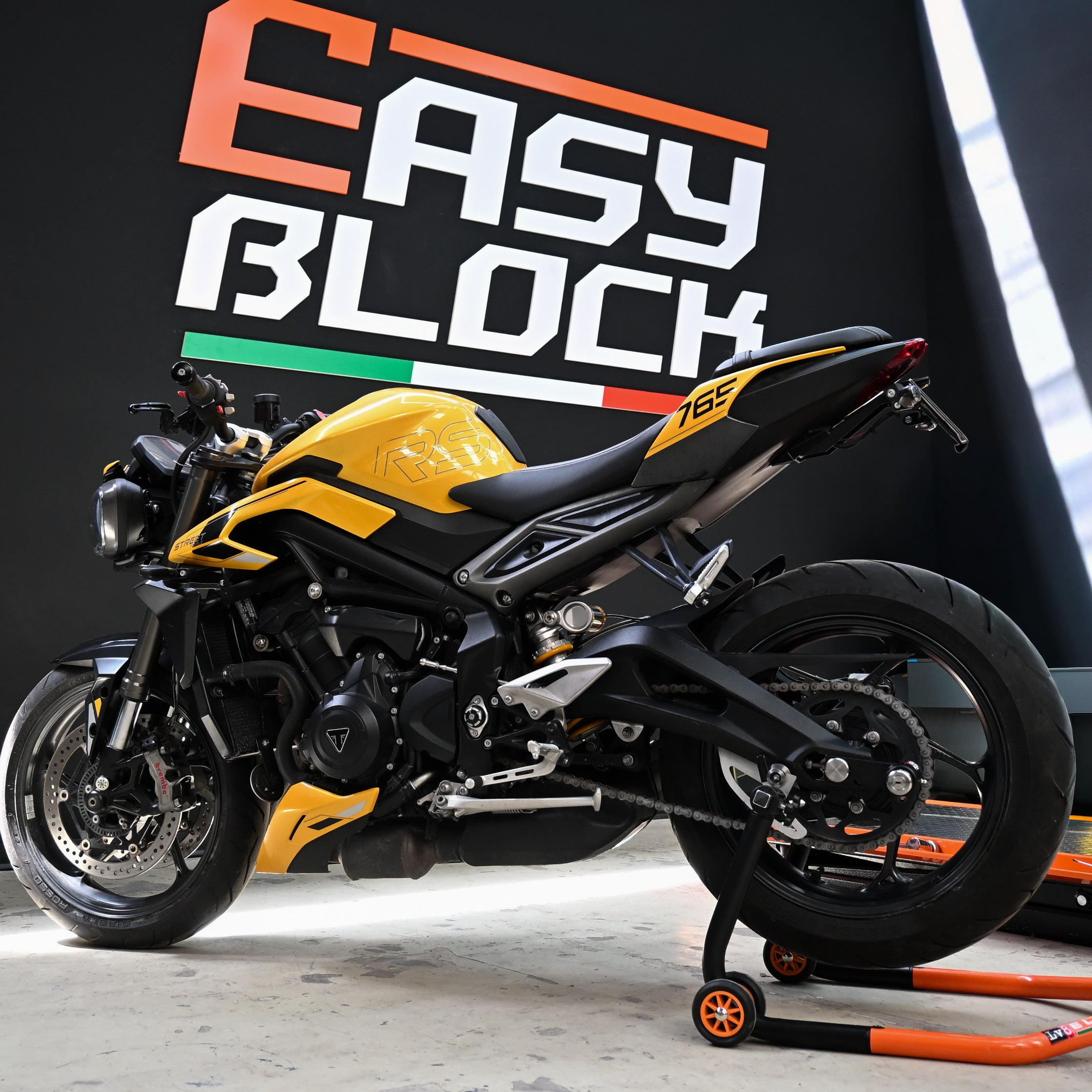STREET TRIPLE 765