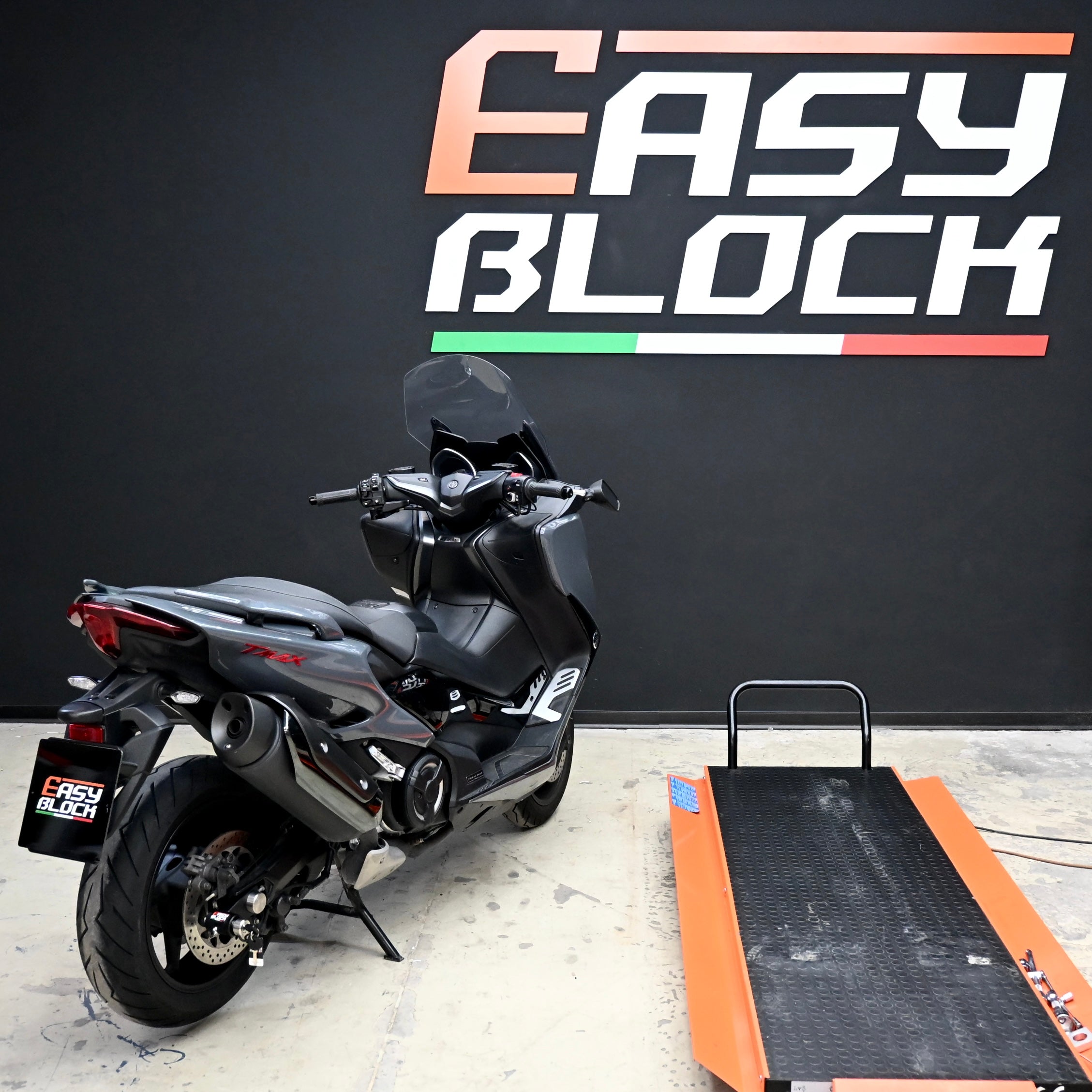 TMAX 560